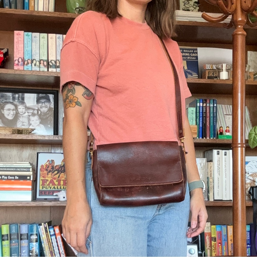 Portland Leather Large Metro Crossbody in Lava